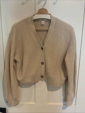 Ribbed V-Neck Cropped Cardigan in Beige
